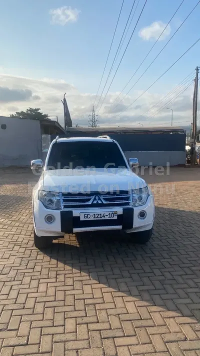 2010 Mitsubishi Pajero 4WD – White