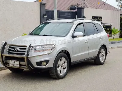 Hyundai santafe 2012 model, automatic transmission, good condition