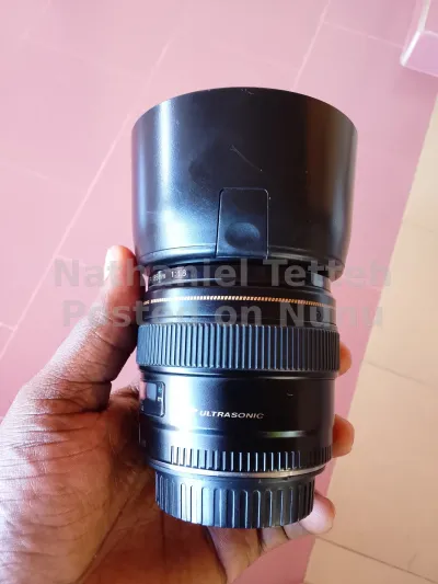 Canon 85mm 1.8 lens