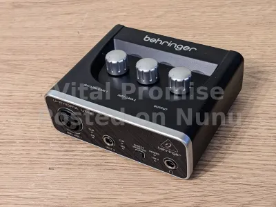 behringer UMC 2