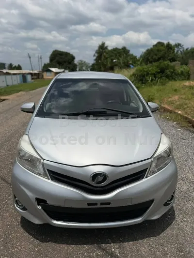 2013 Toyota vitz