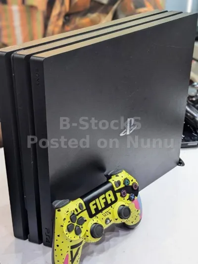PLAYSTATION 4 PR0