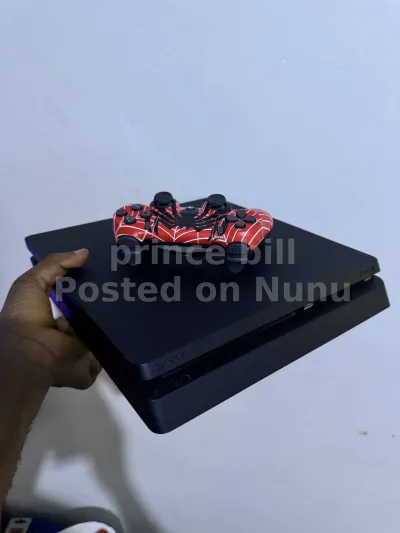 PS4 SLIM 1 TERABYTE WITH 15 GAMES