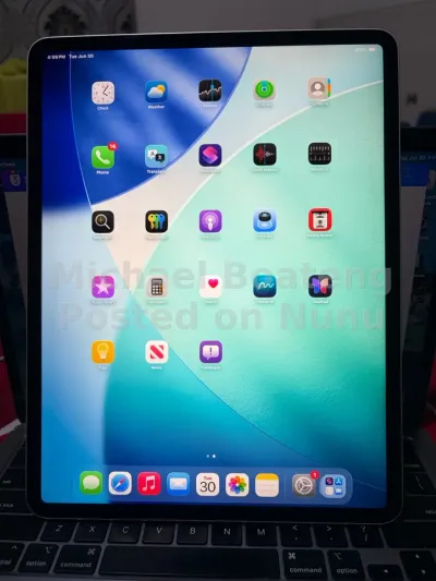 iPad Pro 12.9 inche 4th Gen