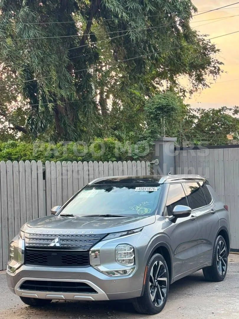 2024 Mitsubishi Outlander SEL360 camera Night package Wireless chargi