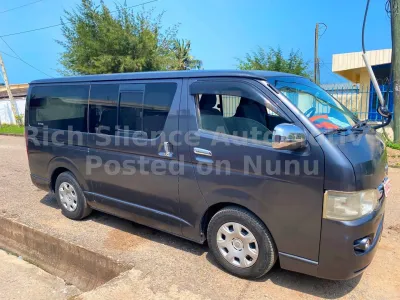 TOYOTA HIACE