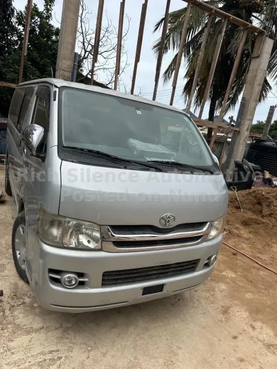 TOYOTA HIACE SUPER GL