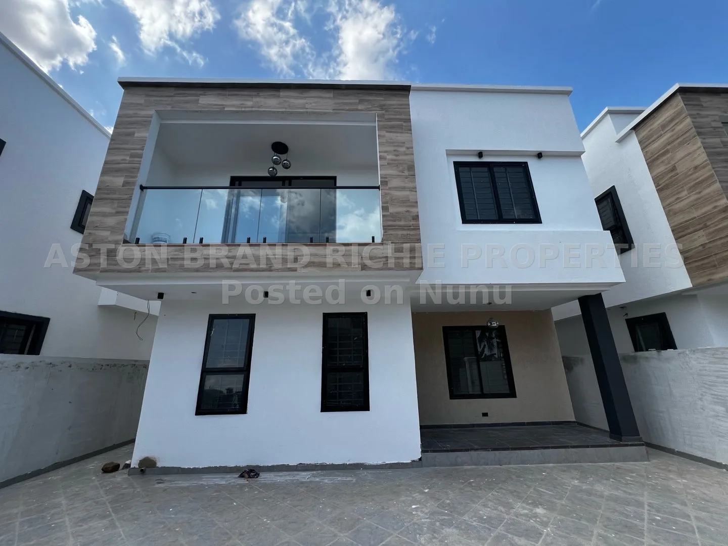 Executive 4bedroom house for sale at spintex community 16 All rooms en