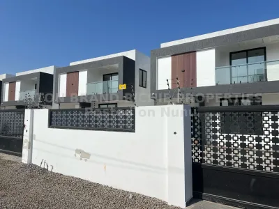 It’s a Newly built 4 bedroom house all en-suite, air conditioners, ful