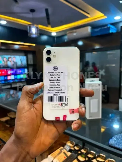 original IPhone 11 128gb physicalsim unlock and battery 100 %