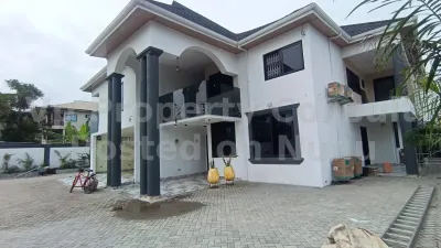 nice 4bedrooms house at tse addo
