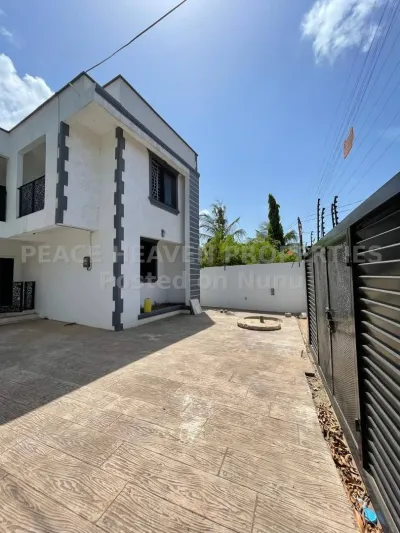 4 bedroom Duplex house for sale on a 50/100 land size on a Tared Road