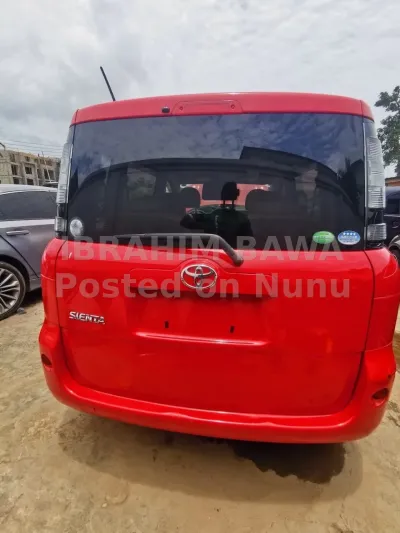 TOYOTA-SIENTA