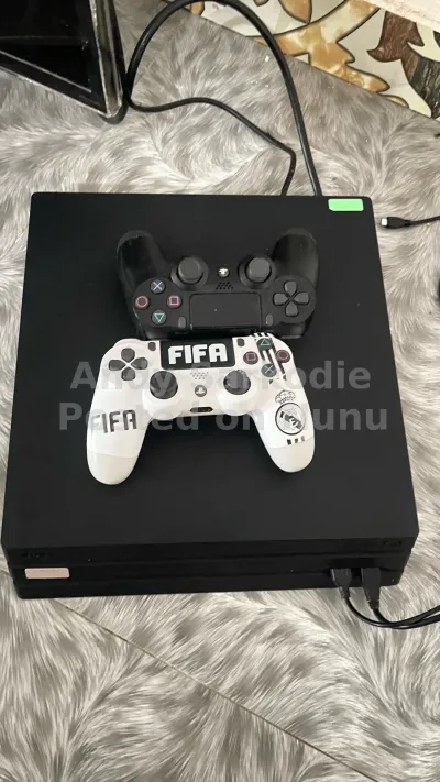 PES 4 Pro Console , 1TB with two controllers and 7 games jailbreak