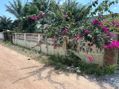Old building on 80/100 plot of land at achimota mile 7 few mins drive.