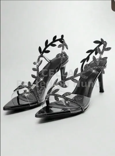 ladies trendy leaf pattern heel