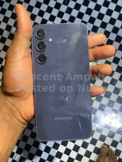 Samsung a35,5G,8+128Gig,Black,used in just 3months and has no fault.