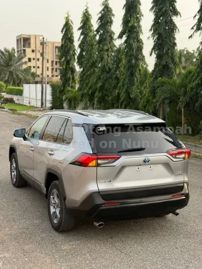 Toyota RAV4 2022 Model XLE Hybrid low mileage
