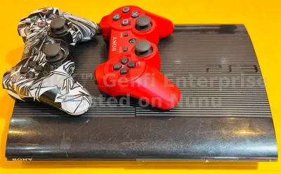 PS3 Super Slim 500gb + 2 Controllers + 21 Games