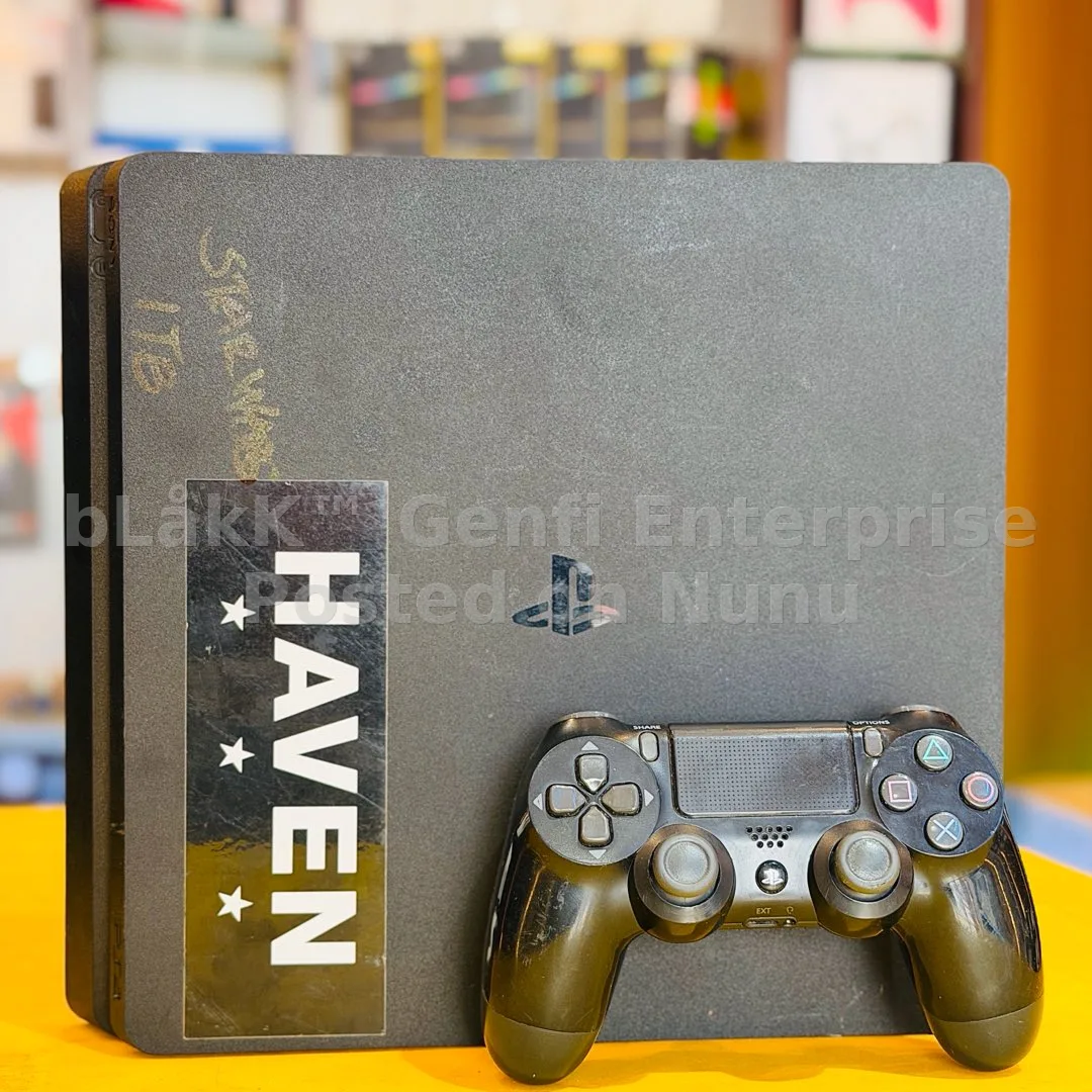 PS4 Slim 1TB + Controller + 1 Game