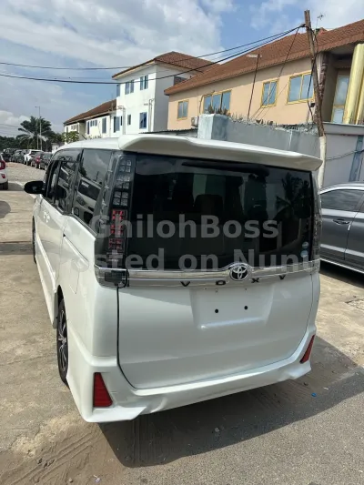2014 Toyota Voxy